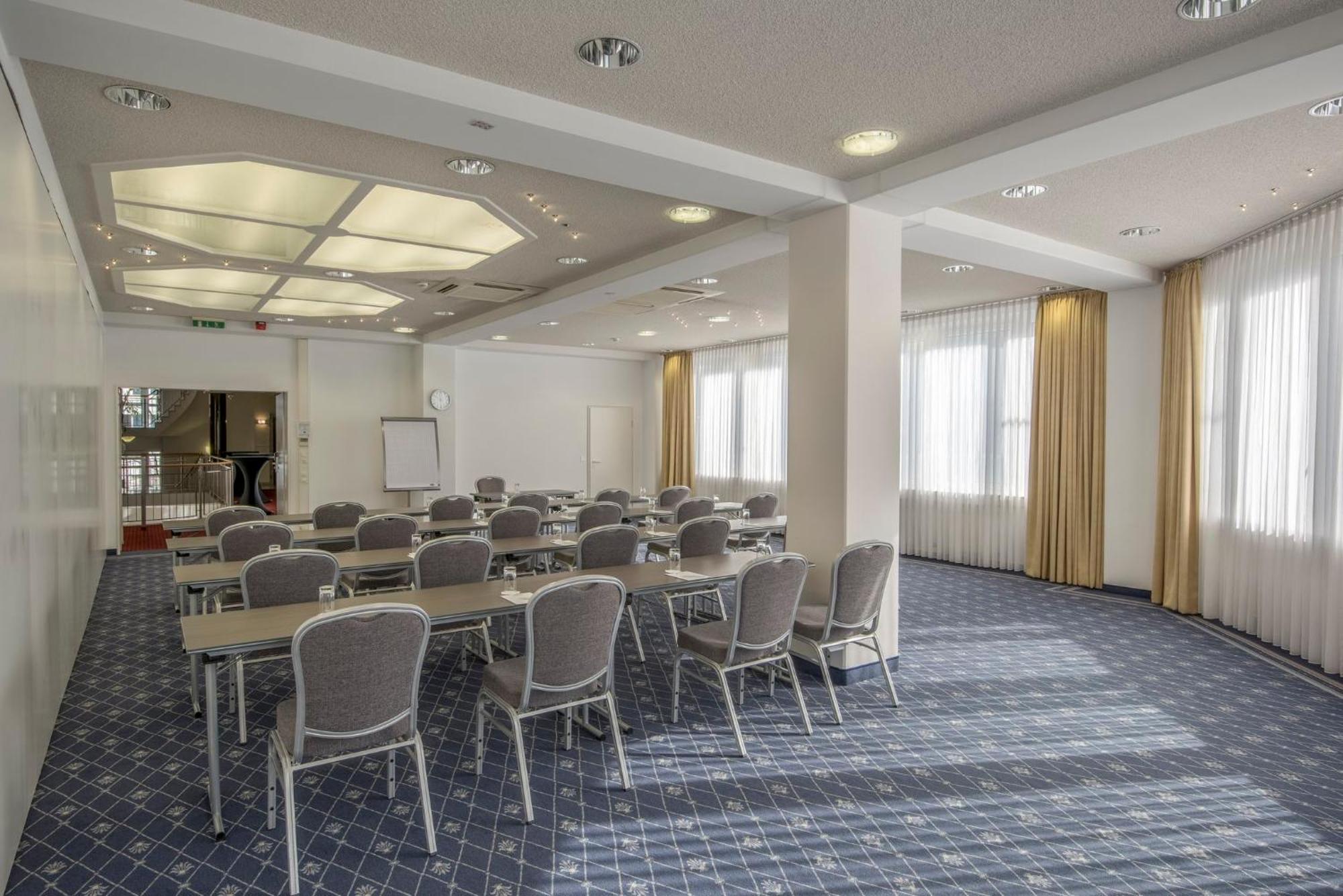 Holiday Inn Munich Unterhaching By Ihg Exteriér fotografie