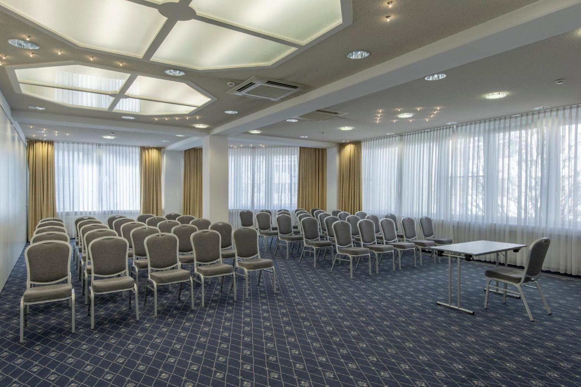 Holiday Inn Munich Unterhaching By Ihg Exteriér fotografie